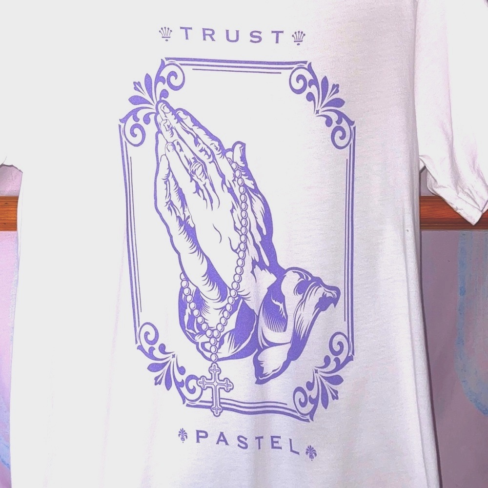 lavender rosary graphic tee